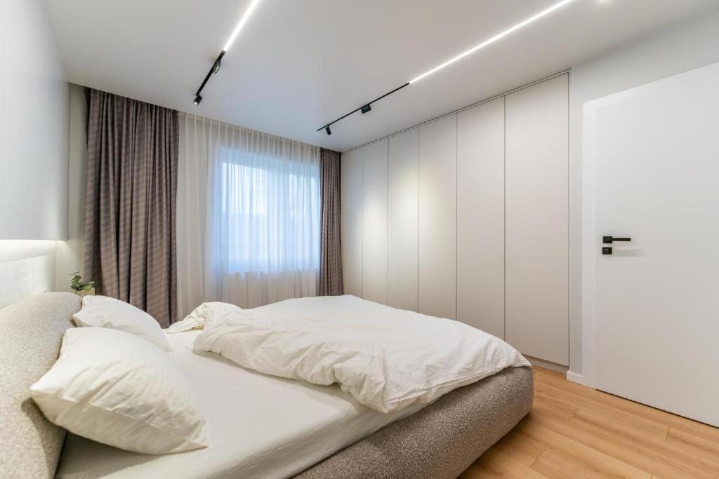 Central Epic Apartment-Self Check In Arad Buitenkant foto